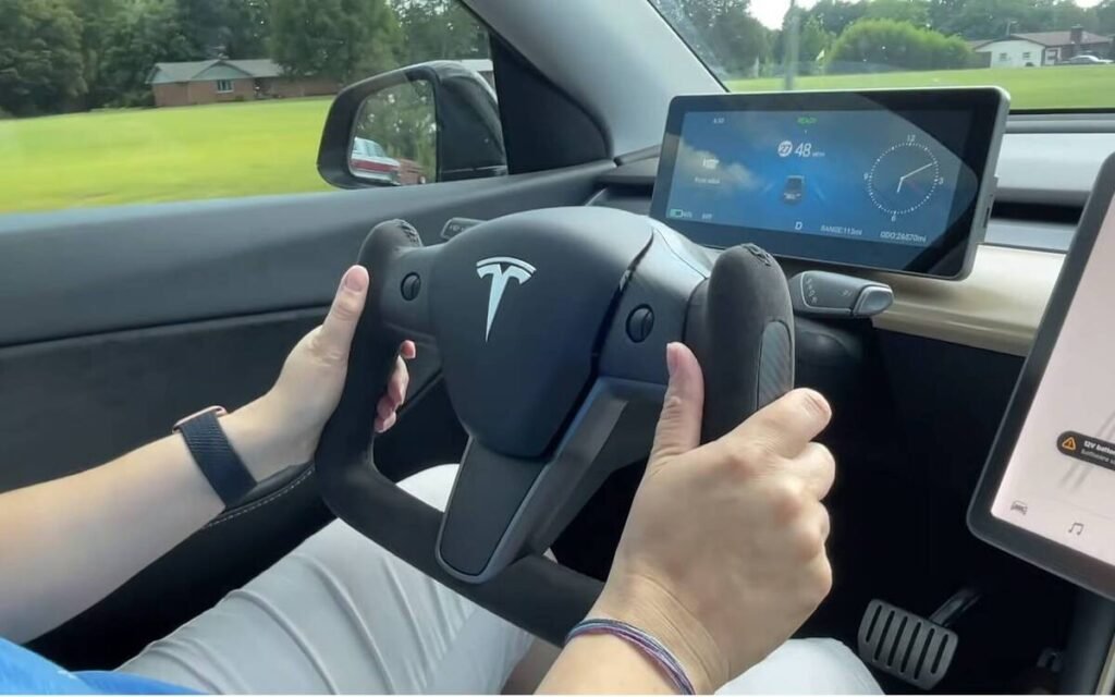 downsides of Tesla's new steering yoke