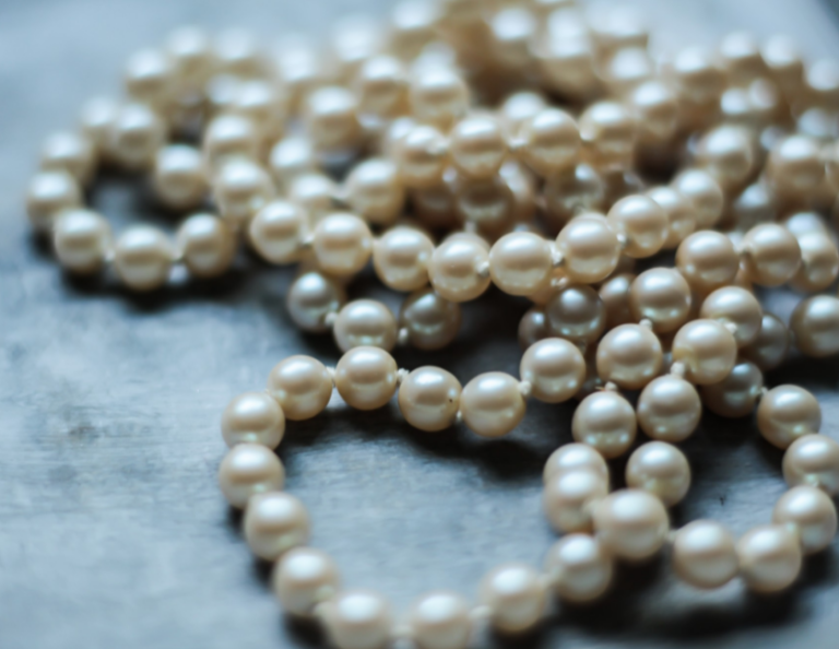 A Look at the Latest Jewelry Trends That Are Everywhere in 2022