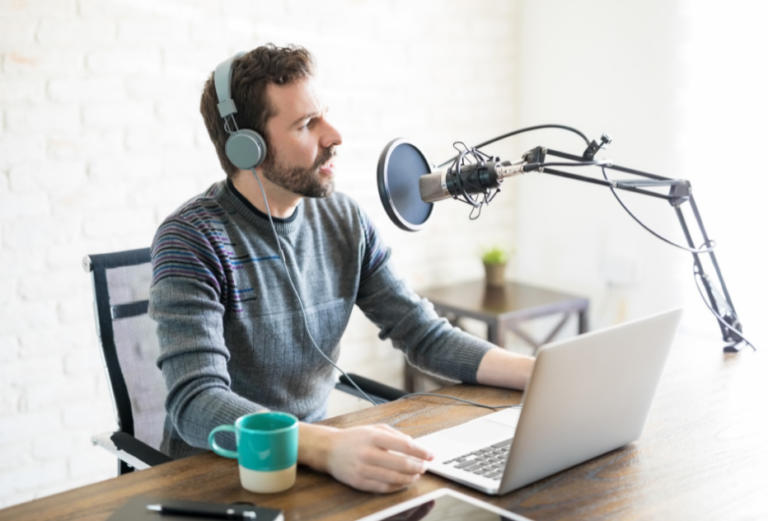 How to Choose a Podcast Microphone That Is Right for You