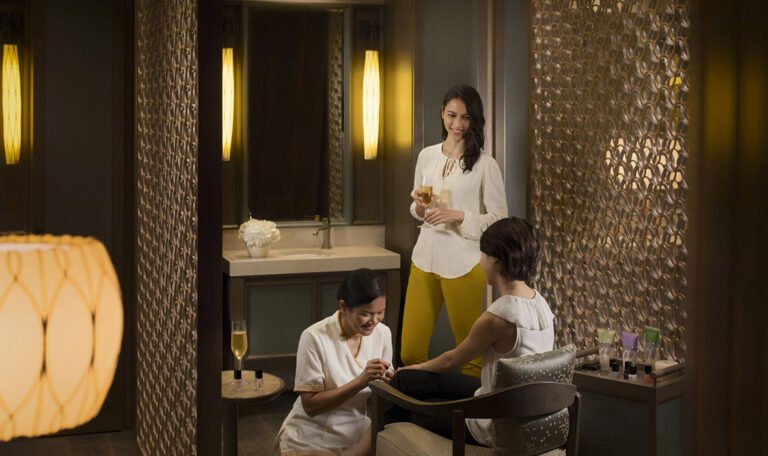 How Beauty Spas Treat Their Customers in Singapore: Pros and Cons