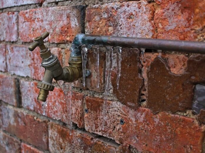 Top Tips for Preventing and Thawing Frozen Pipes