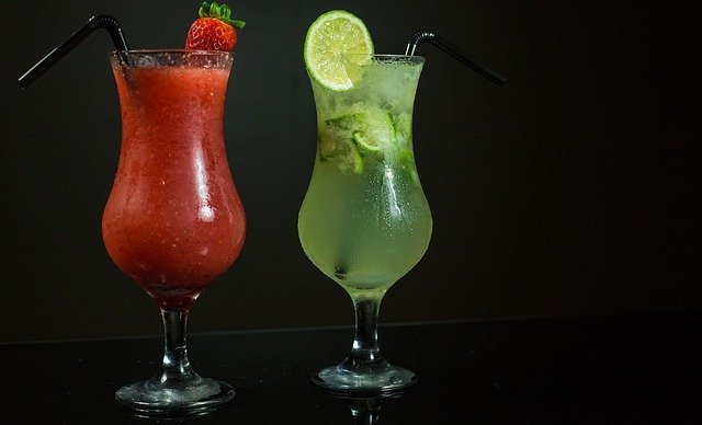 How to set up the perfect cocktail charging table for maximum usage