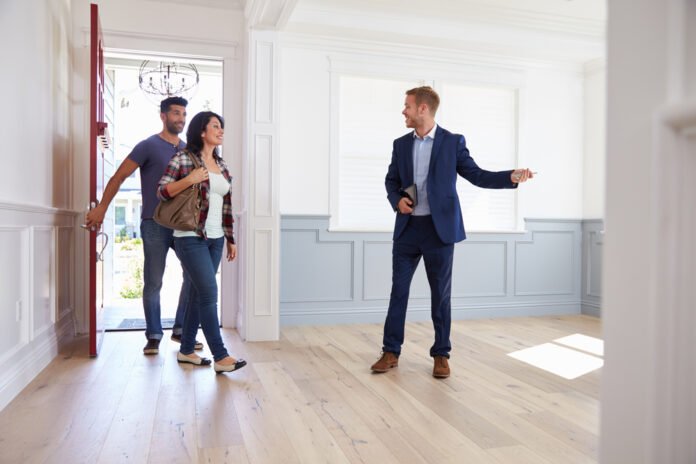 Realtor,Showing,Hispanic,Couple,Around,New,Home